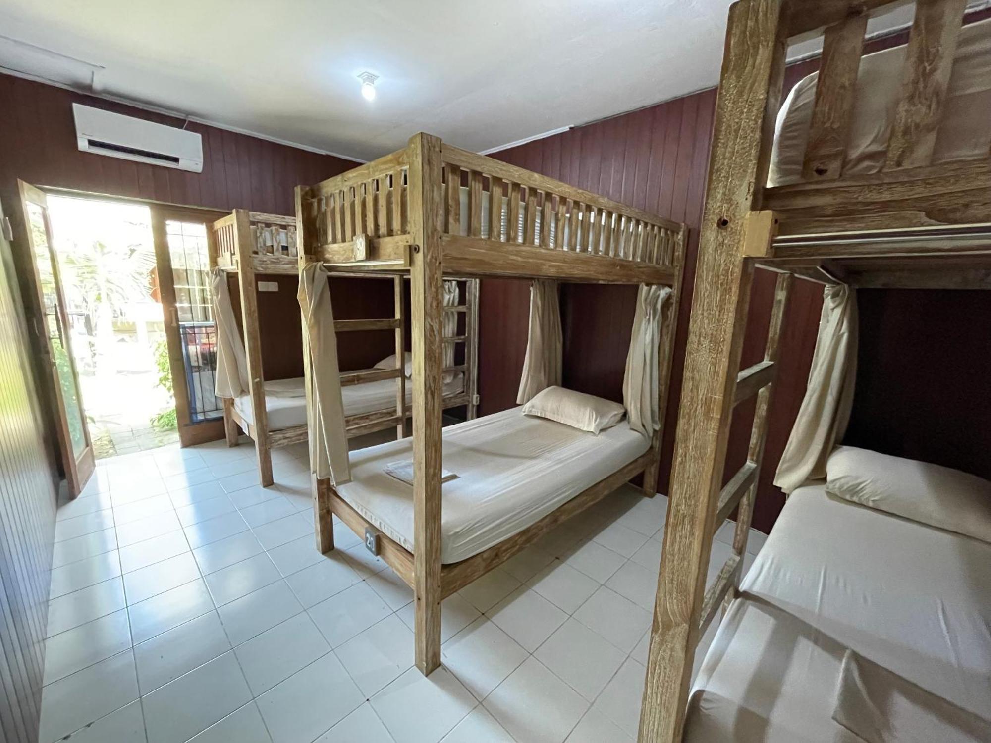 Хостел Da Housetel Kuta Кута Екстер'єр фото